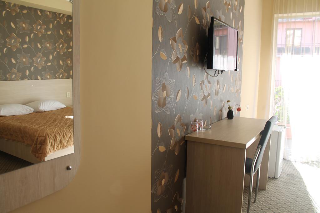 Hotel Elio Батуми Экстерьер фото